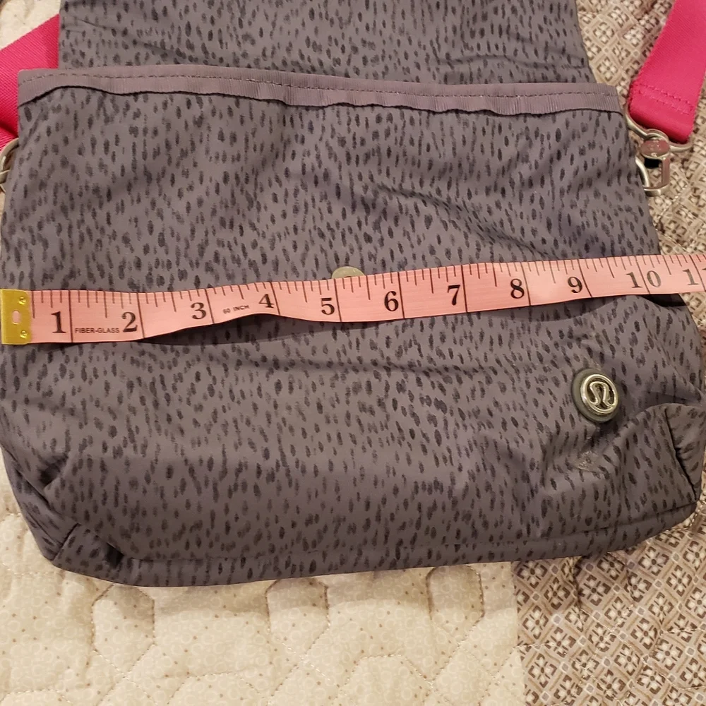 Lululemon Athletica Party Om bag